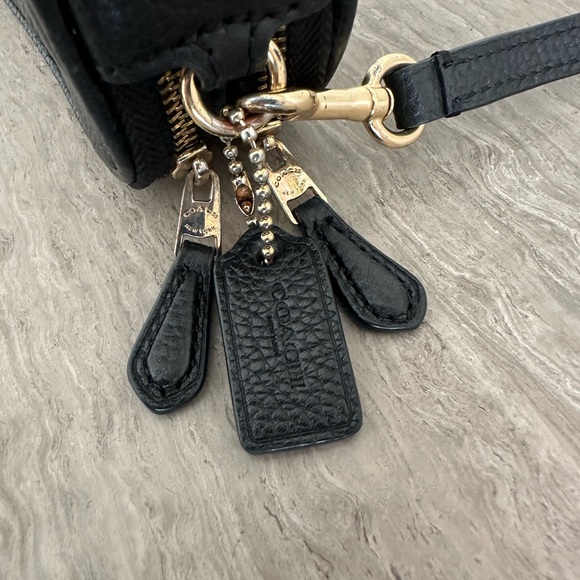 Coach Mini crossbody Bag black pebble leather. Adjustable strap, multiple pocket - Picture 5 of 15